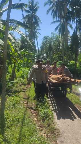 Polsek Pulau Burung Salurkan Bahan Bangunan untuk Rumah Tak Layak Huni