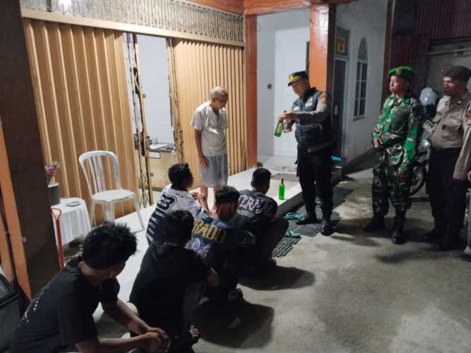 Polsek Tembilahan melaksanakan patroli Harkamtibmas, Sasar Beberapa Titik Rawan Kejahatan