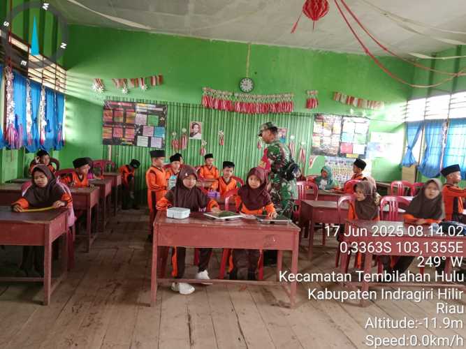 Serda Ronal Manalu Pastikan Pendampingan MBG ke 7 Sekolah di Tembilahan Hulu