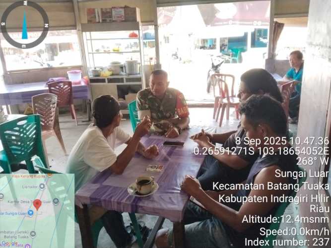 Babinsa Koramil 12/Batang Tuaka  Kodim 0314/Inhil Gencar Sosialisasikan Bahaya Judi Online di Desa Sungai Luar