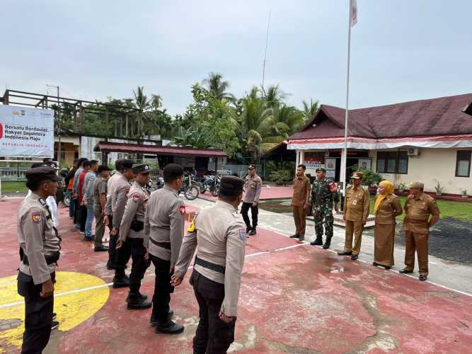 Kepala Desa Pulau Palas Hadiri Apel Gabungan di Mapolsek Tembilahan Hulu