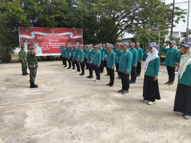 Babinsa Koramil 01/Tembilahan Laksanakan Pengawasan SDM dan Pelatihan PBB Bagi Calon Mahasiswa Baru