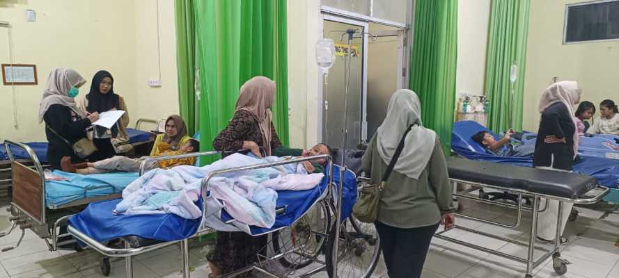 Tembilahan Gempar, Puluhan Murid SD Diduga Keracunan Massal!
