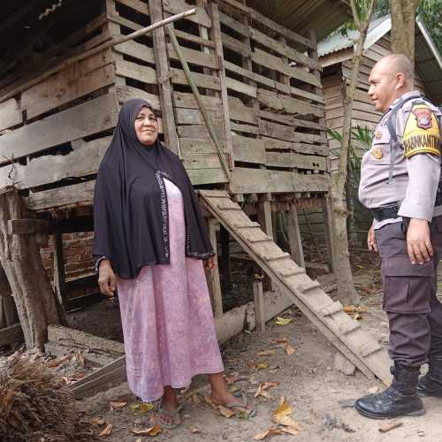Bhabinkamtibmas Desa Keritang Sambangi Peternak Kambing, Dukung Program Asta Cita Ketahanan Pangan Nasional