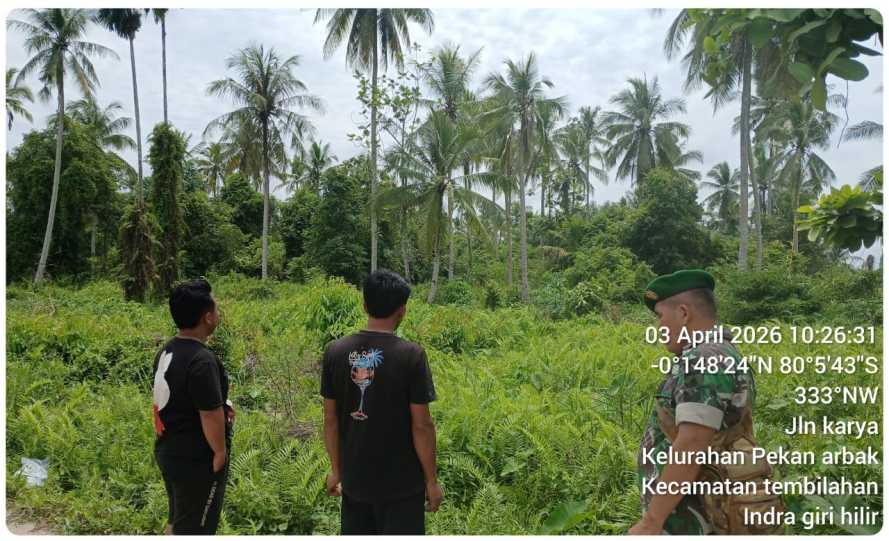 Babinsa Pekanarba Jaga Ketat Tapal Batas Administrasi Kelurahan, Patroli Rutin Cegah Sengketa Wilayah