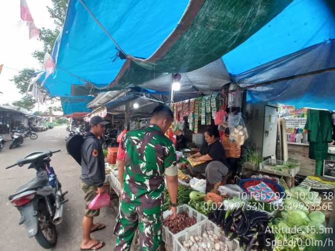 Jelang Ramadhan, Babinsa Koramil 08/Mandah Siaga Penuh Jaga Stabilitas Harga Sembako