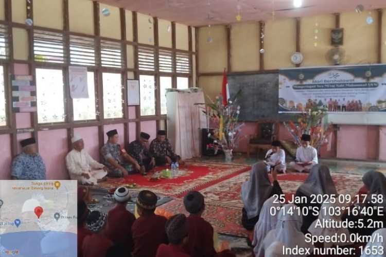 Di Momen Isra Mi'raj, Sertu Januar memotivasi siswa-siswi untuk giat belajar.