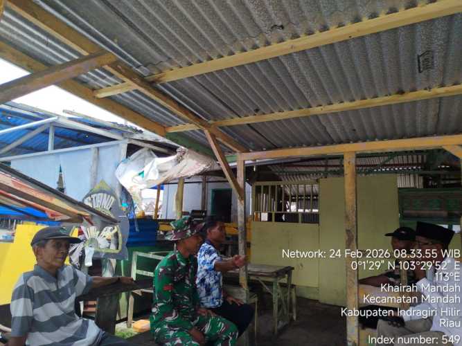 Babinsa Koramil 08/Mdh Perluas Jaringan Teritorial di Bulan Puasa Lewat Komsos