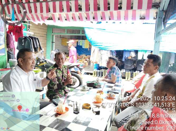 Babinsa Koramil 08/Mandah Semarakkan HUT RI ke-80 dengan Komsos dan Dukungan untuk Masyarakat