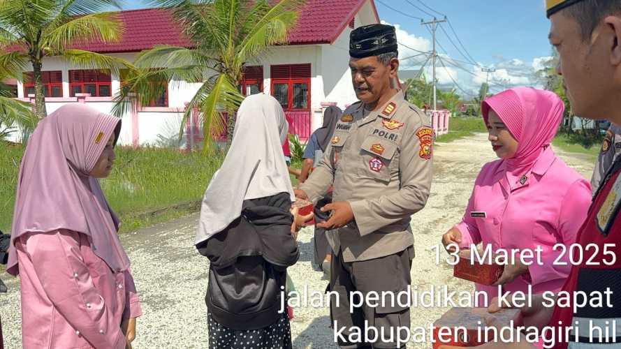 Kapolsek Kuindra AKP Gunawan Pimpin Aksi Berbagi Takjil, Wujud Nyata Polri Peduli Masyarakat