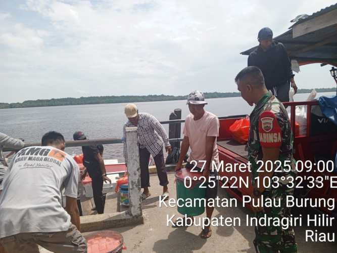 Babinsa Berikan Tips Keamanan untuk Pemudik Pulau Burung