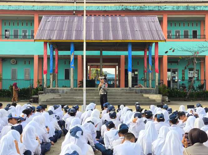Satlantas Polres Inhil Gelar Penyuluhan Tertib Lalu Lintas Kepada Ratusan Siswa SMPN 1 Kota Tembilahan