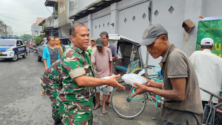 Jumat Berbagi Dandim 0208 Asahan Berkomitmen Terus Berikan yang Terbaik bagi Pengepul Barang Bekas dan Abang Becak
