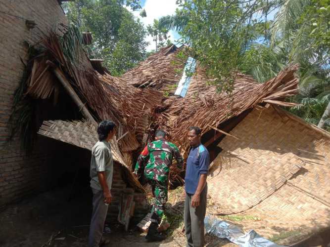 Kodim 0208 Asahan Bantu Warga Terdampak Puting Beliung