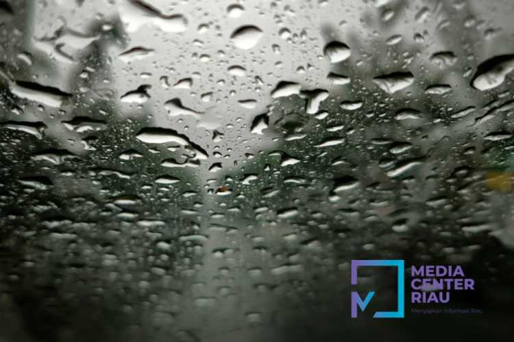BMKG Riau Ingatkan Potensi Hujan Lebat Disertai Petir pada Siang Hingga Malam Hari