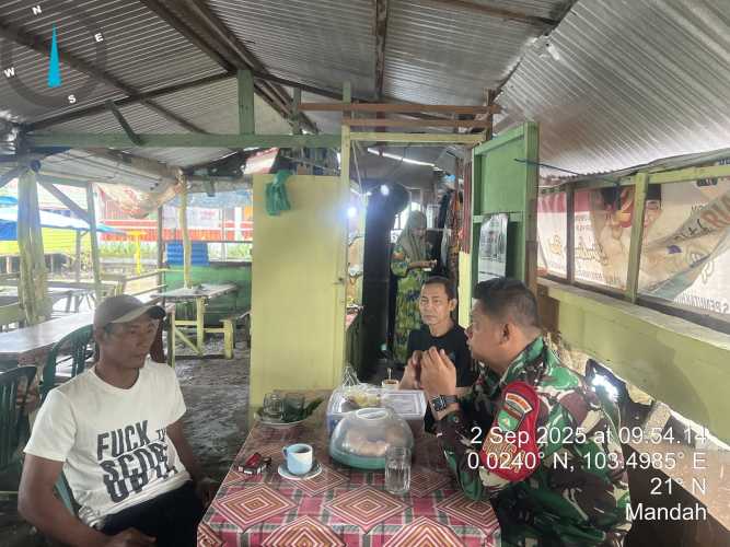Babinsa Bente Pererat Silaturahmi lewat Komsos di Sela Ngopi Pagi