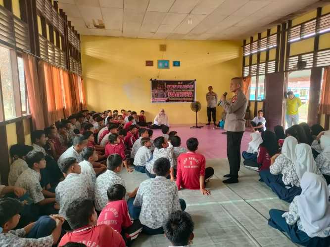 Kapolsek Pulau Burung Tanamkan Kesadaran Hukum demi Lingkungan Sekolah Bebas Narkoba