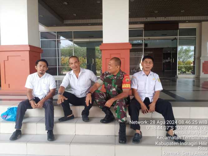 Sertu Anton Jalin Komunikasi dengan ASN dan Pegawai Setempat