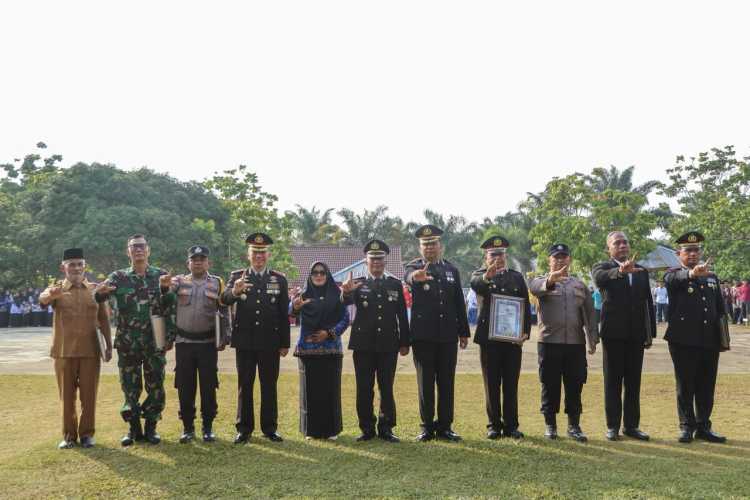 Kapolda Riau Beri Penghargaan 355 Personel dan Mitra Ekspedisi Merah Putih Presisi