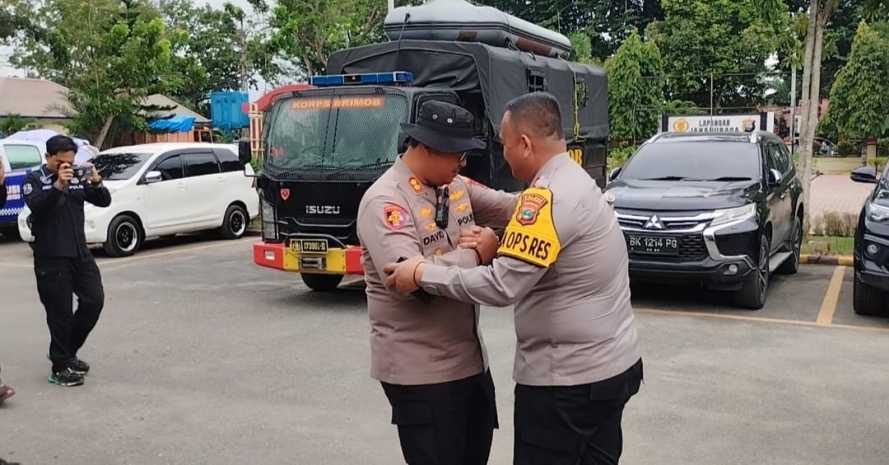 Kapolres Batu Bara Serahkan Bantuan Kemanusiaan Tahap Kedua untuk Korban Bencana Alam di Langkat