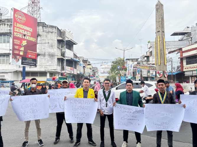 Dukungan Mahasiswa Cipayung HMI Asahan Atas UU TNI, Gelar Aksi Sosial Bagi Takjil