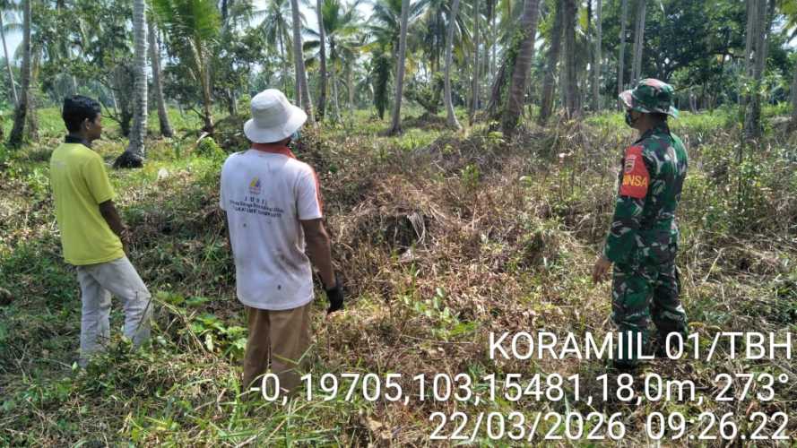 Momen Lebaran, Babinsa Sungai Beringin Tetap Siaga Jaga Tapal Batas Wilayah