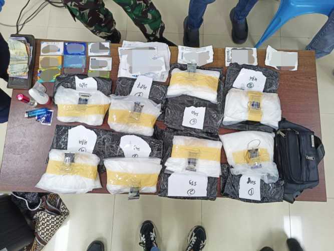Kompak Gagalkan 11,3 Kg Sabu, Sinergi TNI AU, Polisi, dan BNNP Riau di Bandara Diacungi Jempol