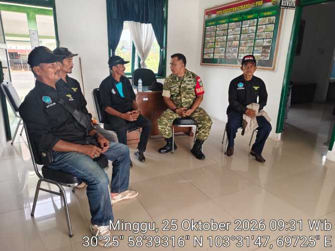 Bicara Adaptasi Lingkungan, Babinsa Pulau Burung Duduk Bersama Ormas dan Lembaga Swadaya