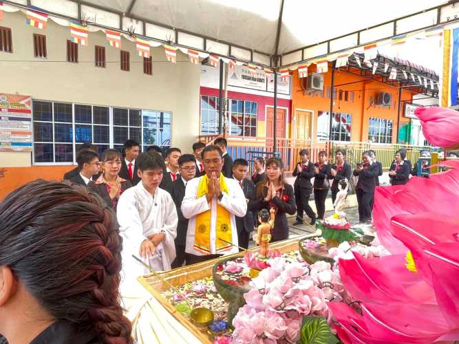 Puncak Perayaan Hari Raya Waisak di Tembilahan Berlangsung Meriah dan Khidmat di Vihara Budi Bhakti Tembilahan