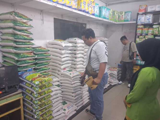 Sat Reskrim Polres Batu Bara Sidak Stok Beras: Awasi Produsen, Pasar Tradisional hingga Retail Modern