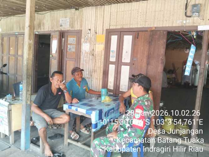 Babinsa Sungai Junjangan Dorong Stabilitas dan Daya Guna Harga Pertanian Demi Kesejahteraan Warga