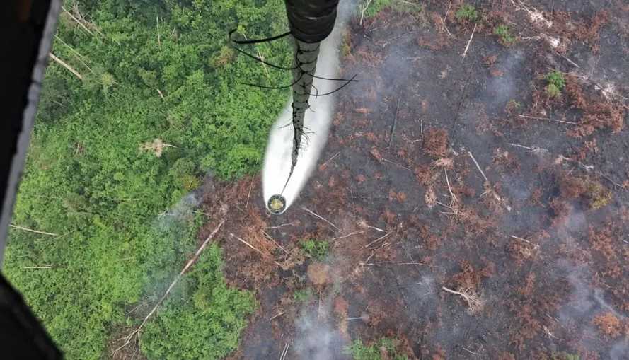 Terpantau Satu Titik Api di Inhu, Tim Satgas Udara Langsung Kerahkan Heli WB Lakukan Pemadaman