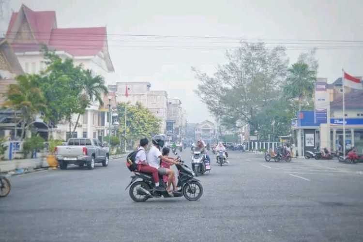 Kabut Asap Selimuti Bagansiapiapi: Warga Rokan Hilir Harapkan Hujan Segera Turun