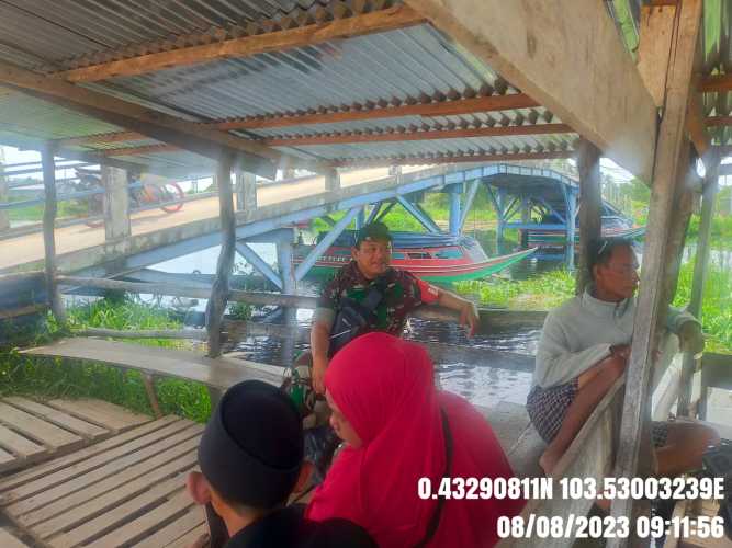 Ombak Besar diLaut, Babinsa Harapkan Penumpang Waspada