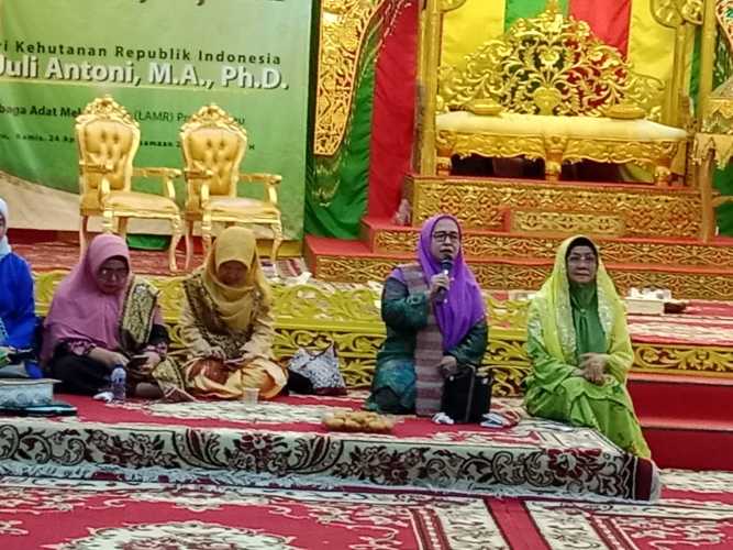 Dua Nara Sumber Warnai Halal bi Hakak dan Sarahan Tunjuk Ajar Perempuan Melayu Riau
