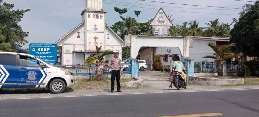 Personil Sat Lantas Polres Batu Bara Amankan Ibadah Hari Kenaikan Isa Almasih di Beberapa Gereja