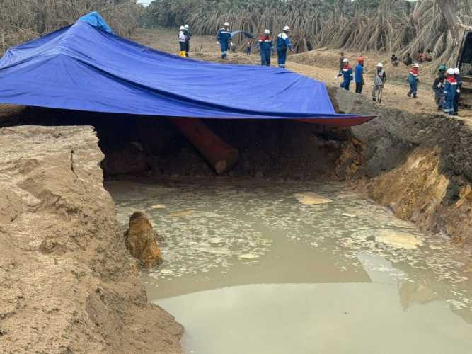Lima Rumah Rusak Akibat Ledakan Pipa Gas di Desa Tani Makmur Inhu