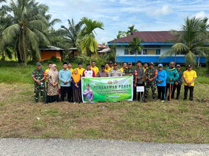 Sambut HUT Bhayangkara Ke -78, Polsek Enok Gelar Bakti Sosial Lingkungan