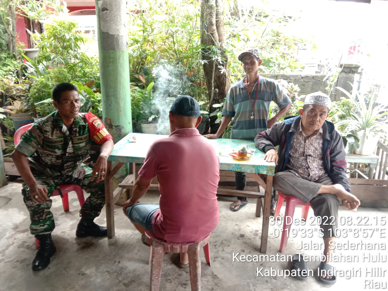 Danpos Koramil 01/Tembilahan Pererat Silaturahmi dengan Masyarakat Melalui Komsos