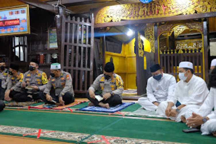 Kapolda Riau Ikuti Khotmil Qur'an dan Silaturahmi di Masjid Jami' Air Tiris Kampar, Kapolres Jajaran Menandatangani MoU Dengan NU