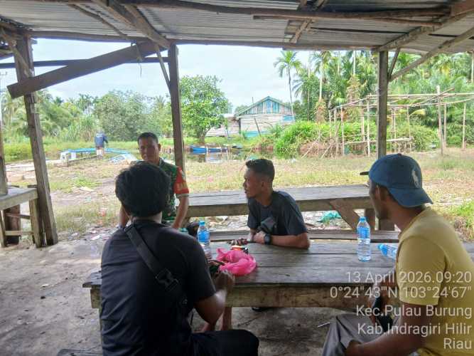 Babinsa Pulau Burung Gelar Komduk, Antisipasi Dini Bahaya Kebakaran Lahan dan Sampah
