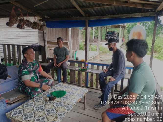 Babinsa Sertu  Pernando Memaknai Gotong Royong sebagai Nafas Pancasila di Kampung Pancasila