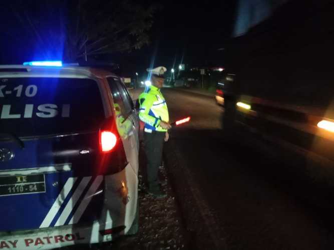 Polres Batu Bara Laksanakan Patroli Blue Light untuk Antisipasi Gangguan Kamseltibcar lantas