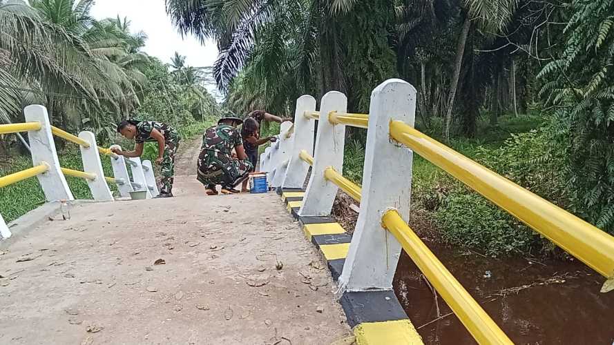Rabat Beton Jembatan Penghubung di Desa Karya Tunas Jaya TMMD Ke-123 Kodim 0314/Inhil Masuk Tahap Penyelesaian Akhir
