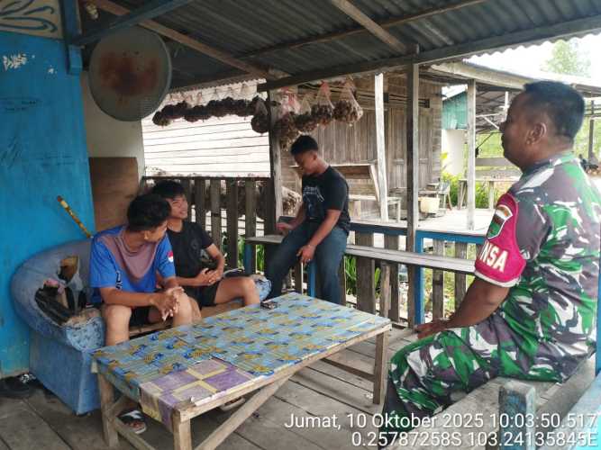 Babinsa Koramil 12/Btk Dorong Pemuda Desa Amalkan Nilai Pancasila Melalui Gotong Royong