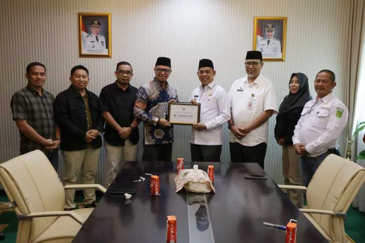 KPU Inhil kembalikan dana sisa hibah pelaksanaan Pilkada 2024 sebesar 7,2 M kepada Pemkab Inhil.