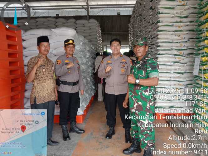Kapolsek Tembilahan Hulu Hadiri Launching Bantuan Pangan Beras 2025 untuk Warga Inhil