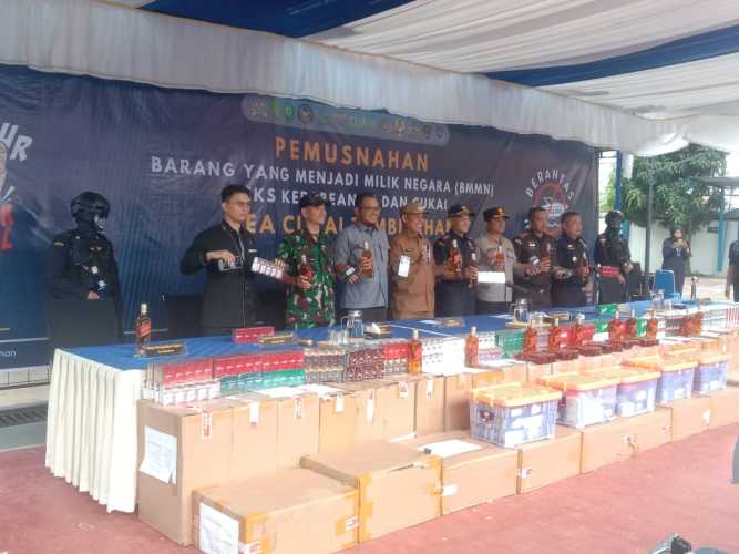 Tegas Lindungi Negara dan Masyarakat, Bea Cukai Tembilahan Musnahkan BMMN