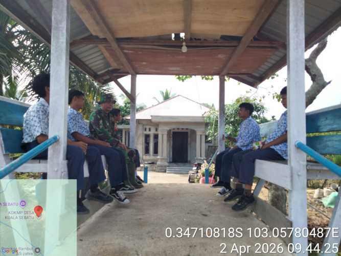 Babinsa Serda Siswanto Edukasi Warga Simpang Jaya tentang Pencegahan Karhutla