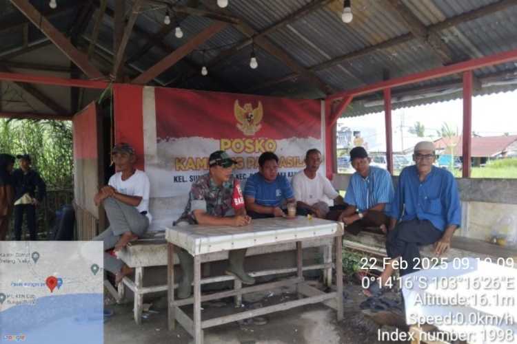 Babinsa Koramil 12/Btk Sertu Januar Ajak Masyarakat Cegah Judi Online dan Pergaulan Bebas di Kampung Pancasila